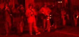 Darrera seguien dimonis amb tambors