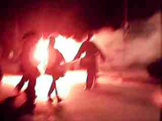 L'infern s'encenia al mig del carrer